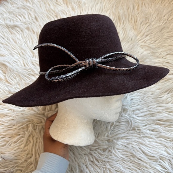 Philip Treacy Brown Wool Felt Hat Snake Embossed Leather Bow Fascinator EUC OS - Picture 1 of 9
